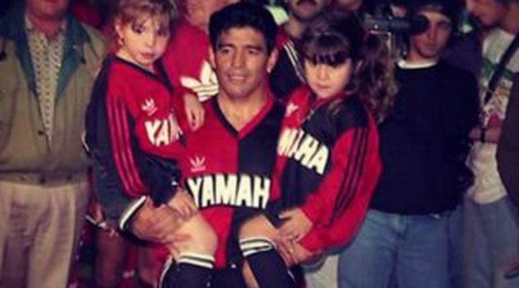 Diego con Dalma y Giannina Maradona
