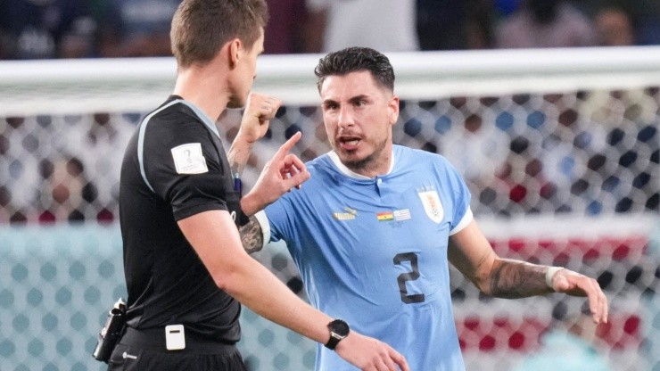 (221202) -- AL WAKRAH, Dec. 2, 2022 -- Jose Maria Gimenez (R) of Uruguay argues with referee Daniel Siebert after the Gr