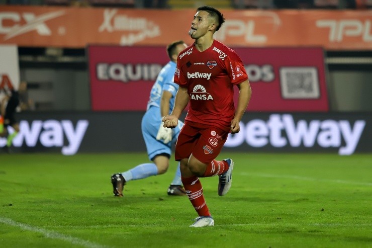 Aravena tuvo una gran temporada en Ñublense | Foto: Agencia Uno 