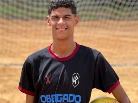 Luva de Pedreiro usa camisa do Flamengo e vascaínos 'pistolam' na web