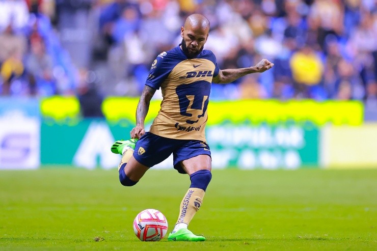 Alves jugó 12 partidos con Pumas en el último semestre (Getty Images)