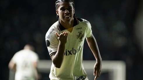 Andrey Santos foi revelado no Vasco - Foto: Jorge Rodrigues/AGIF