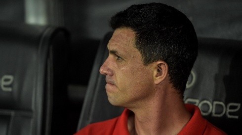 Thiago Ribeiro/AGIF/ "Já estou completamente desanimado"; Torcida se irrita sobre contratação de volante para equipe de Maurícia Barbieri.