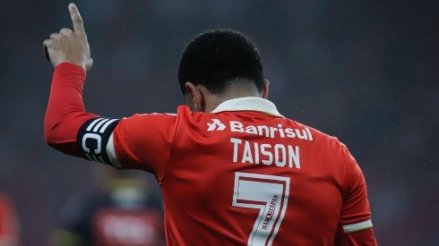 Taison tem contrato com o Inter até abril de 2023 - Foto: Maxi Franzoi/AGIF