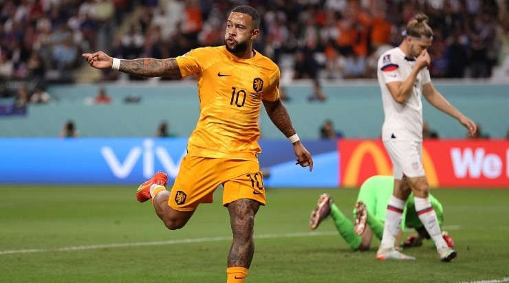 Memphis Depay of Netherlands celebrates scoring the team&#039;s first goal during the FIFA World Cup Qatar 2022 Round of 16 match between Netherlands and USA (Photo by Julian Finney/Getty Images)