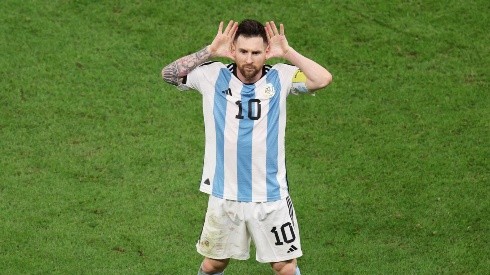¿A quién le dedicó el gol Messi en el festejo?