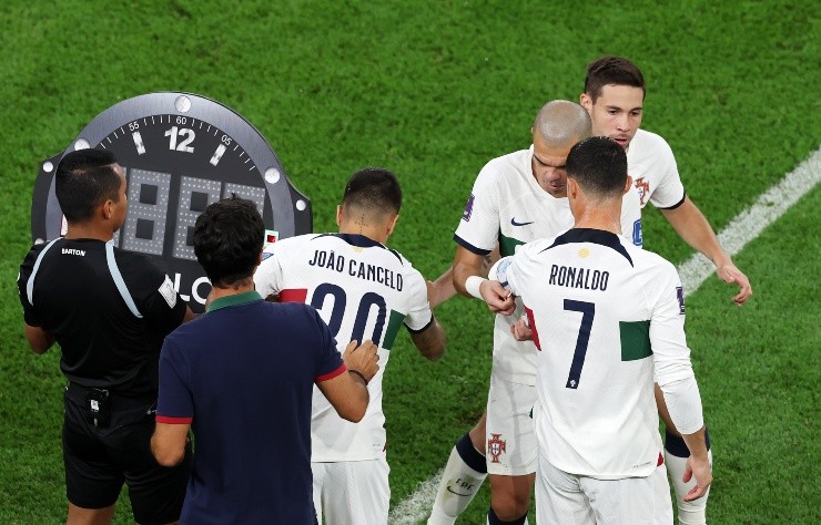 CR7 ingresó en los primeros minutos del segundo tiempo; Pepe le cedió la capitanía (Getty Images)