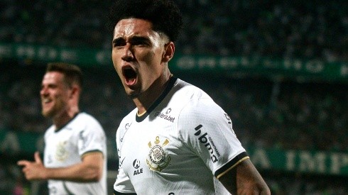 Du Queiroz foi negociado pelo Corinthians - Foto: Gabriel Machado/AGIF