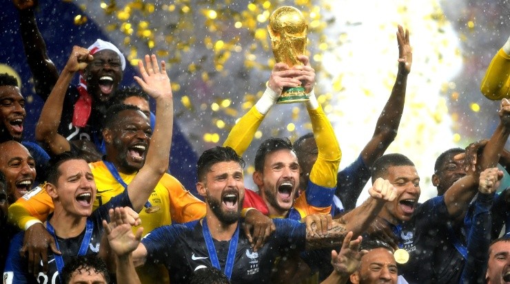 Hugo Lloris of France lifts the World Cup trophy. (Shaun Botterill/Getty Images)