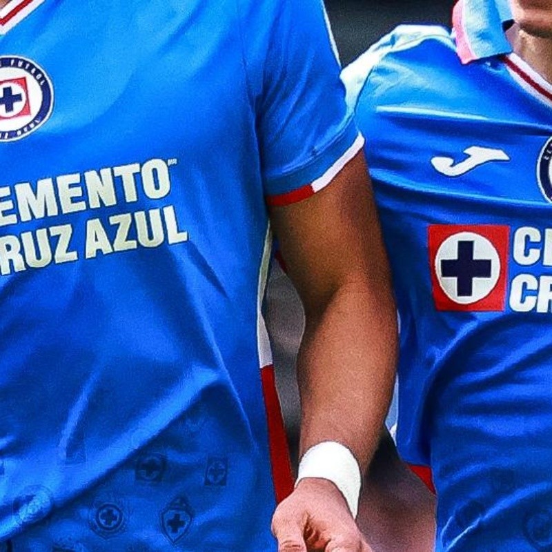 Cruz Azul hizo oficiales dos refuerzos y explotaron las críticas