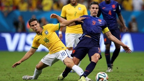 Brasil y Países Bajos disputando el partido por el tercer puesto en el Mundial de Brasil 2014.