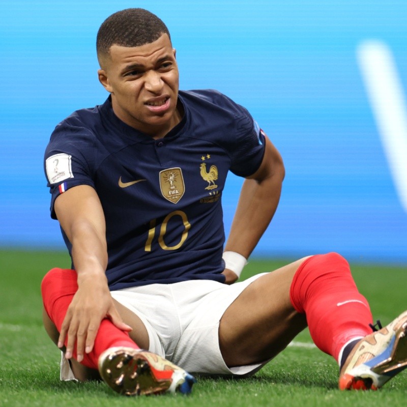 Qatar 2022: Kylian Mbappe accidentally hits fan and then apologizes