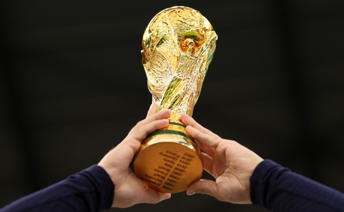 Seven disappointing facts about the World Cup trophy, World Cup