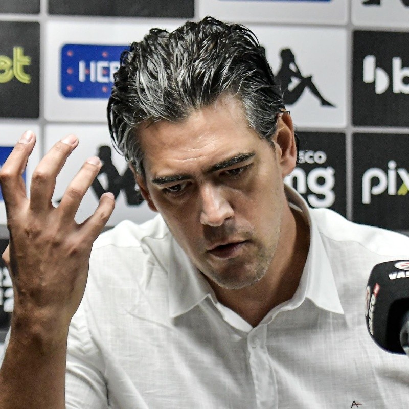 Paulo Bracks entrega sobre futuro de Alex Teixeira no Vasco