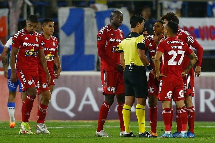 Yoshimar Yotún Universidad Católica