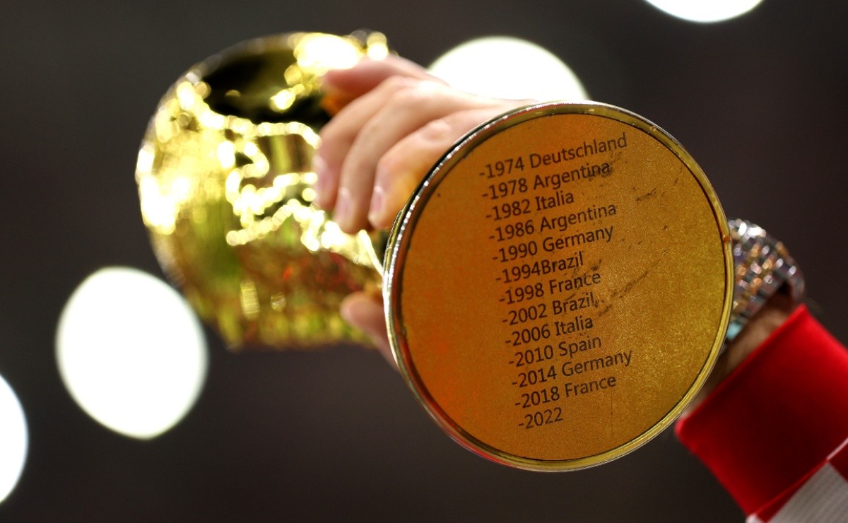 FIFA World Cup trophy: Is it made of real, solid gold? How much is it  worth? Can winners keep trophy after 2022 final? - Eurosport