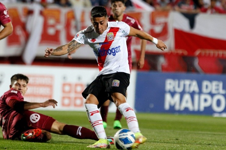 Oyarzo es nuevo jugador de Ñublense | Foto: Agencia Uno Oyarzo es nuevo jugador de Ñublense | Foto: Agencia Uno