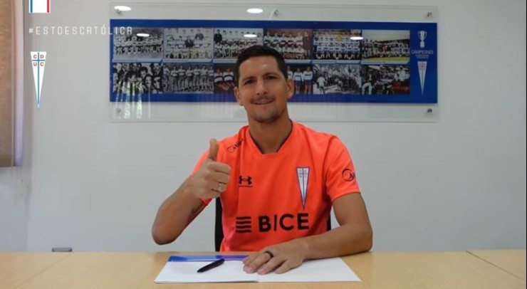 Burdisso fue presentado en la UC | Foto: Captura U. Católica 