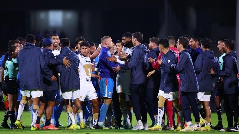 El duelo entre Pumas y Cruz Azul no terminó de la mejor manera.