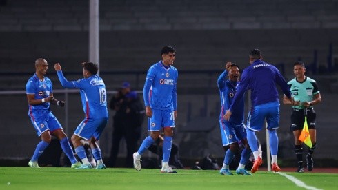Se cuestiona que el delantero uruguayo le tapará salida a los jóvenes de Cruz Azul