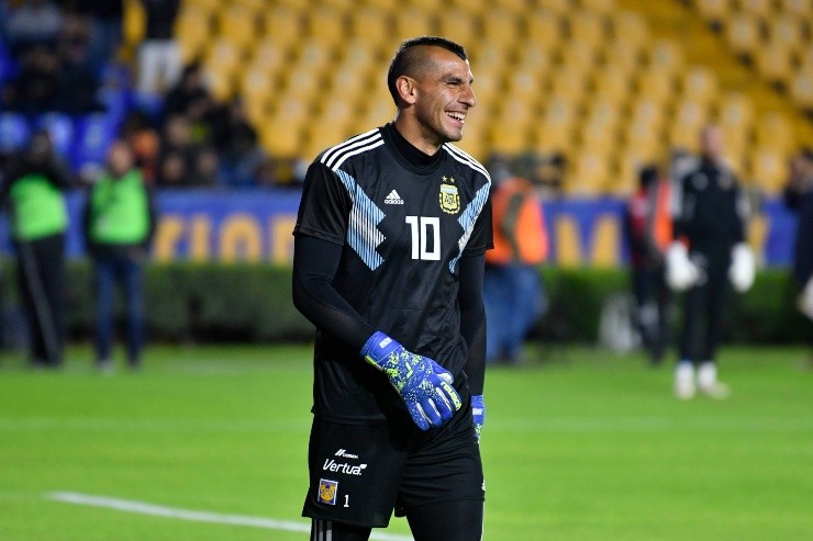 Nahuel Guzmán con la playera de Lionel Messi | Getty