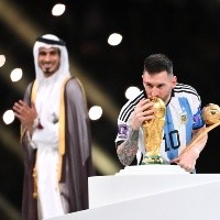 VIDEO  El beso de Messi a la Copa del Mundo que conmovió a todos