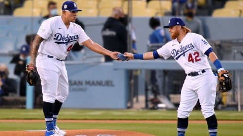 Julio Urías y Justin Turner en Los Angeles Dodgers