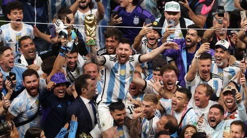 Lionel Messi levantó el trofeo para Argentina.