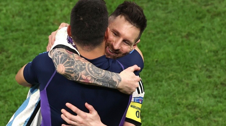 Lío y Lío. Messi y Scaloni, fundidos en un abrazo (Getty)