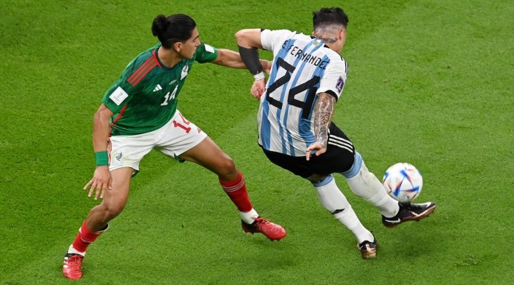 El momento exacto en el que la pelota fue acariciada y se dirige a la red mexicana (Getty)