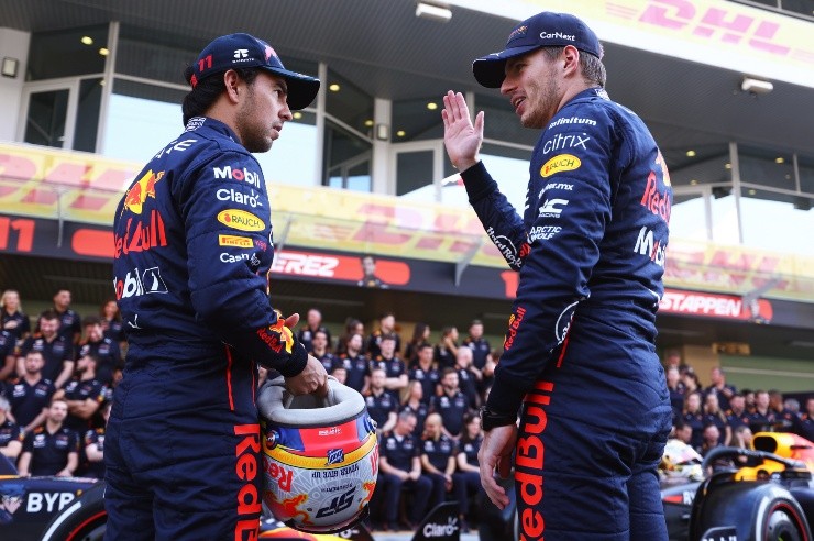 La tensión entre compañeros aumentó después de que Verstappen no dejase pasar a Checo (Getty Images)