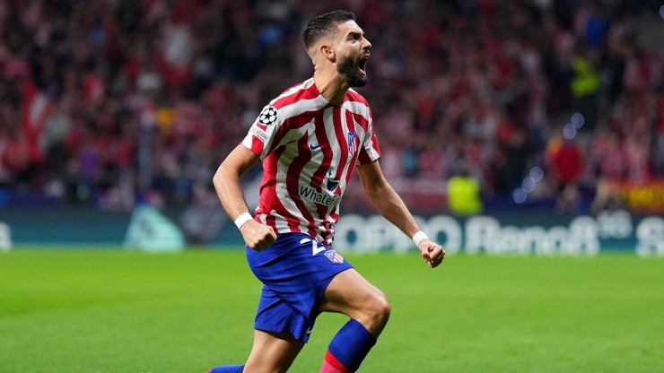 Yannick Carrasco, autor de un doblete.