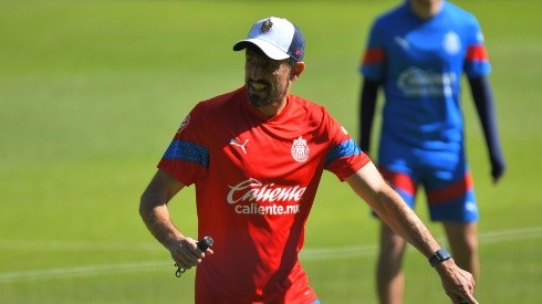 La extraña bienvenida que le dio Veljko Paunovic a Daniel Ríos, nuevo delantero de Chivas