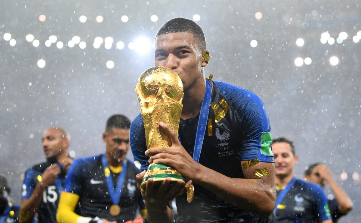 « J’ai décidé de mettre fin à ma carrière » ;  Le « partenaire » de Mbappé en France surprend avec une grande décision