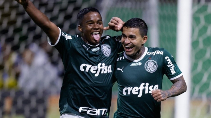 Festejo de Endrick (izq) con Palmeiras.