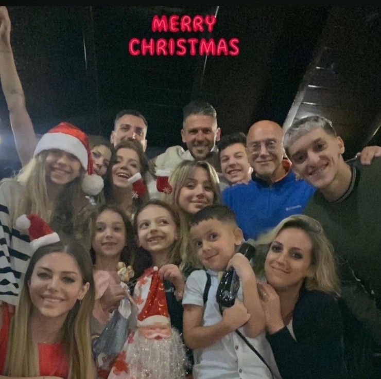 El DT de River junto a su familia (Instagram)