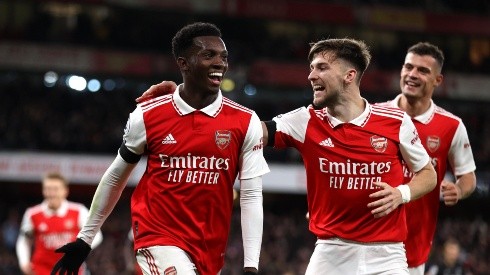 Arsenal reanudó la Premier League con victoria.