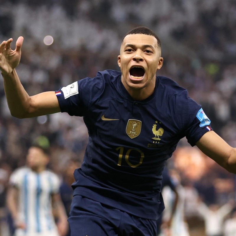 Kylian Mbappé posó con la camiseta de un club sudamericano