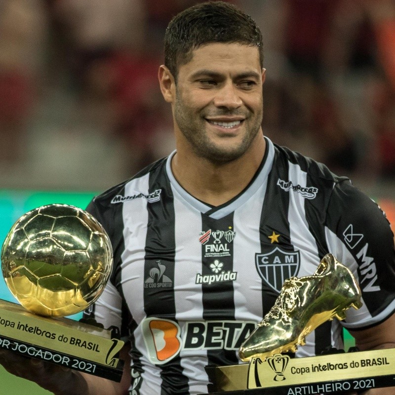 Hulk é eleito craque no Troféu Guará 2022 e intruso 'chama' atenção