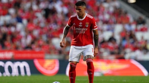 Enzo en juego con Benfica.