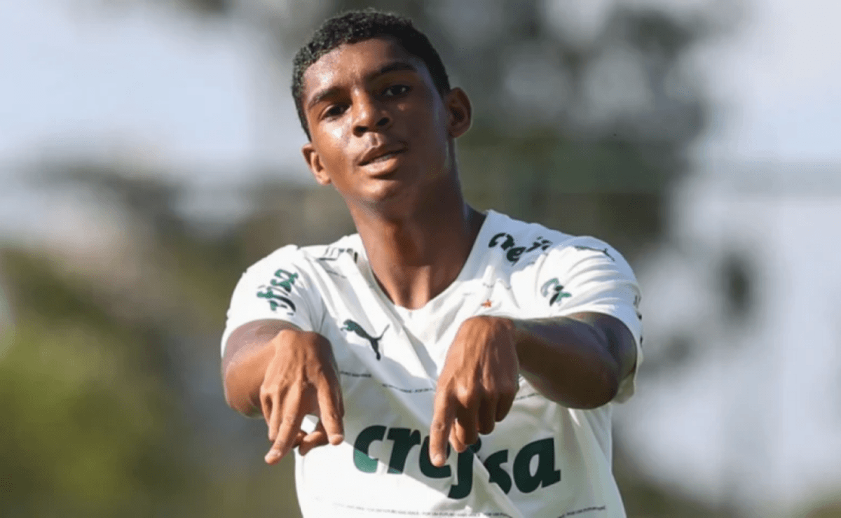 Luis Guilherme celebra efetivação no elenco profissional do Palmeiras: ' Agora troco resenha