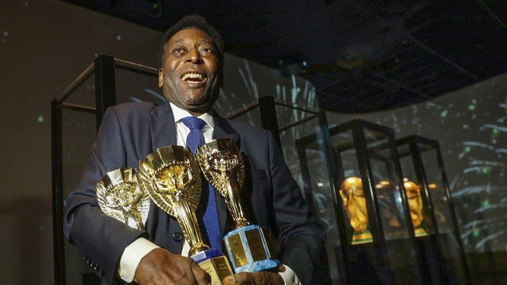 Pelé y sus tres Copas del Mundo.