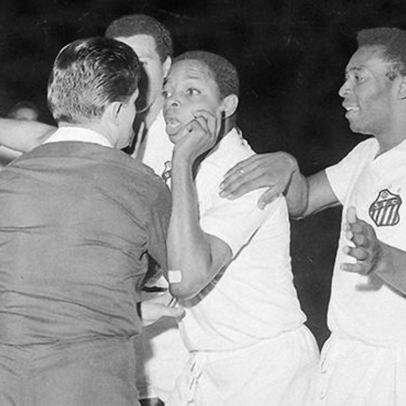 El día que expulsaron a Pelé y tuvo que reingresar por presión de la hinchada