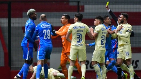 Durante el partido Cruz Azul contra América se presentó un conato de bronca.