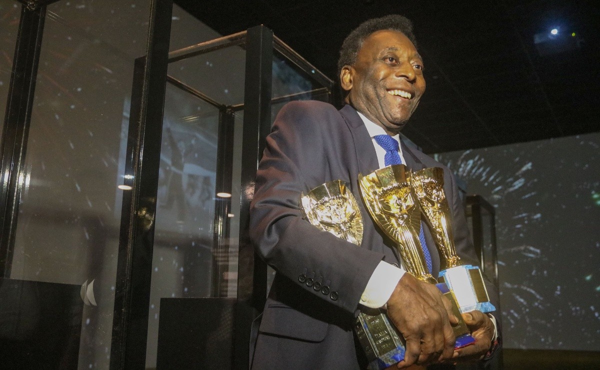 Rei do Futebol: relembre os 'quase gols' eternizados de Pelé na