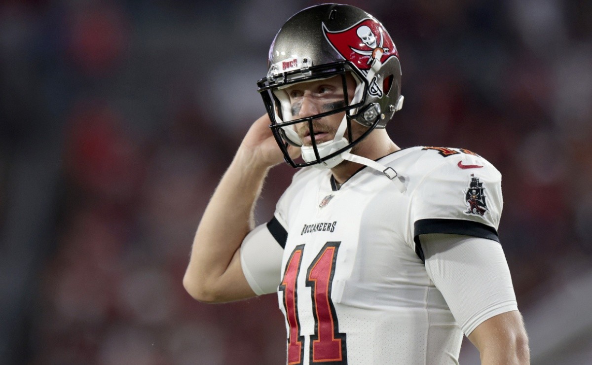 Blaine Gabbert, Bucs backup QB, helps save four people after