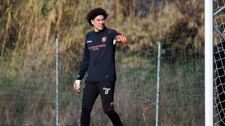 Memo Ochoa en Salernitana.