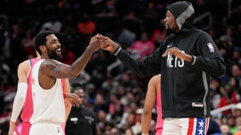 Kyrie Irving junto a Kevin Durant en Brooklyn Nets
