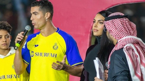 Crisitiano Ronaldo y Georgina en presentación de Al-Nassr.