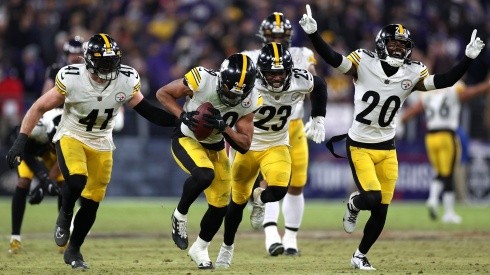 Pittsburgh Steelers celebrando triunfo ante Baltimore Ravens